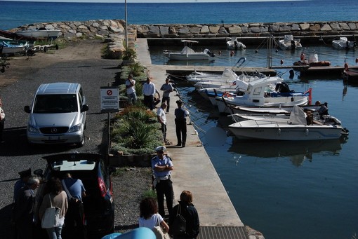 Un cadavere affiora dal mare: tragedia a San Lorenzo al Mare, morta donna 78enne Un cadavere affiora dal mare: tragedia a San Lorenzo al Mare, morta donna 78enne
