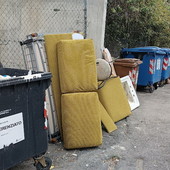 Sanremo: ennesima discarica abusiva a San Giovanni, i residenti "E' così quasi tutti i giorni" (Foto)