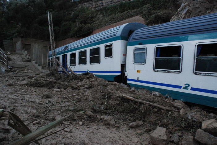 Ore decisive sull'indagine per il deragliamento del treno Torino - Ventimiglia