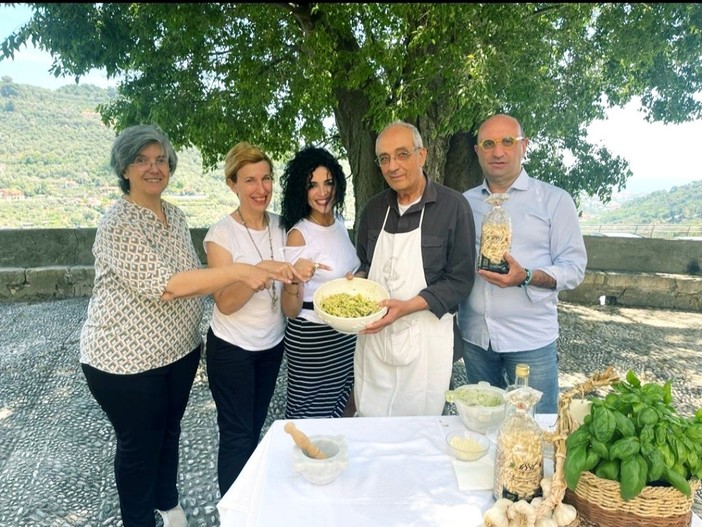 La 'cacciatrice' della Liguria più segreta Renata Cantamessa porta Diano Borello in TV