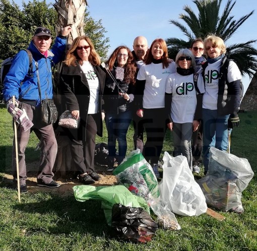 Sanremo: domenica 26 I Deplasticati torneranno in azione per la pulizia all'esterno dell'ospedale