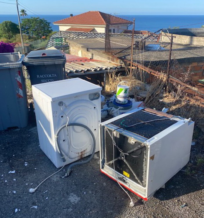 Bordighera: dopo le due imprese edili 'pizzicata' anche un'immobiliare che abbandonava rifiuti