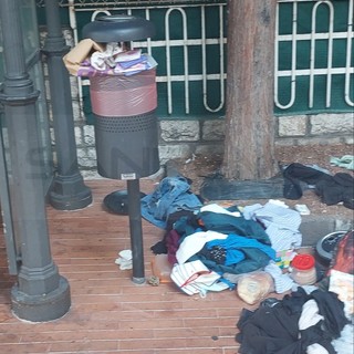 Ventimiglia: degrado e sporcizia di fronte alla scuola francese, la denuncia dei genitori (Foto)