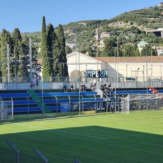 Imperia: cori e rischio contatto tra le due tifoserie ma derby per ora senza problemi tra i nerazzurri e la Sanremese (Foto e Video)