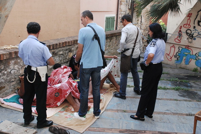 Sanremo: proseguono i bivacchi nella Pigna, ecco altri 4 'clienti' dell'hotel a 5 stelle 'San Costanzo'