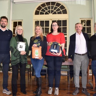 Sanremo: la HbRun raccoglie 1.800 euro e dona un defibrillatore alla Croce Rossa (Foto e Video)