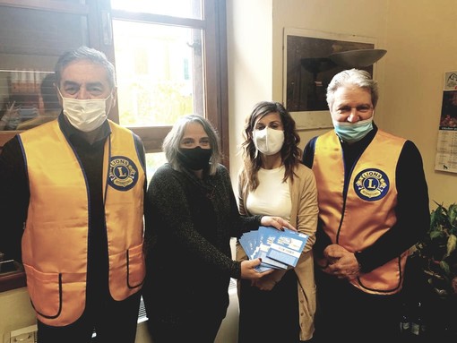 Ventimiglia: consegnate dai Lions altre tessere Conad per il sostegno di chi ha bisogno