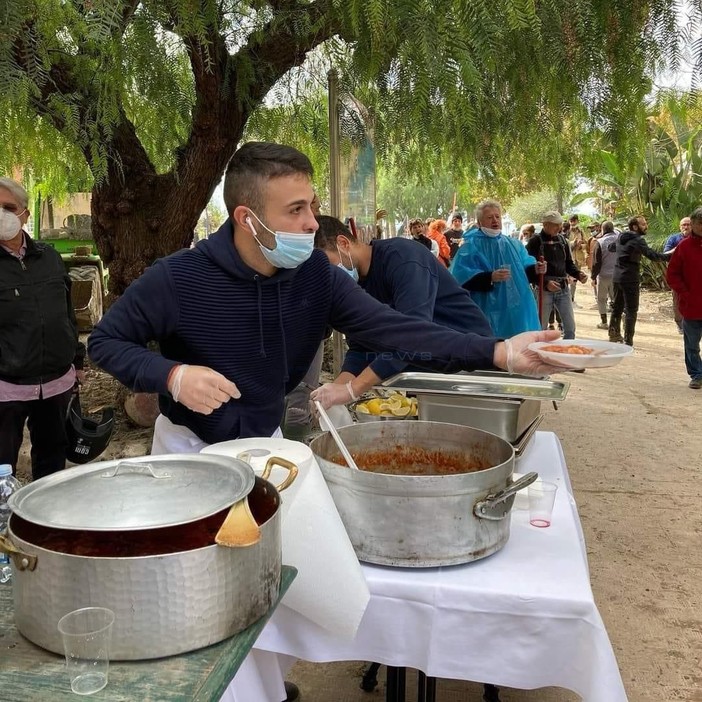 Ventimiglia: raccolti 2.500 euro dallo chef Diego Pani con la prima edizione di 'alfOrte', andranno alla 'Veronesi' Ventimiglia: raccolti 2.500 euro dallo chef Diego Pani con la prima edizione di 'alfOrte', andranno alla 'Veronesi'