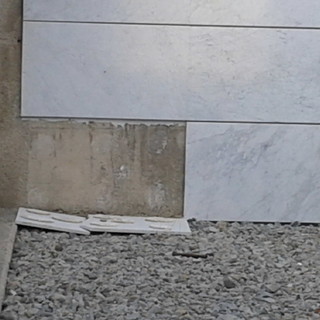 Sanremo: distacco marmo da una parete del cimiero di Valle Arma, la segnalazione di un lettore Sanremo: distacco marmo da una parete del cimiero di Valle Arma, la segnalazione di un lettore