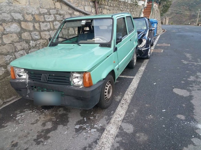 Ceriana: finisce contro due auto parcheggiate e scappa via, il proprietario di una macchina chiede aiuto ai social Ceriana: finisce contro due auto parcheggiate e scappa via, il proprietario di una macchina chiede aiuto ai social