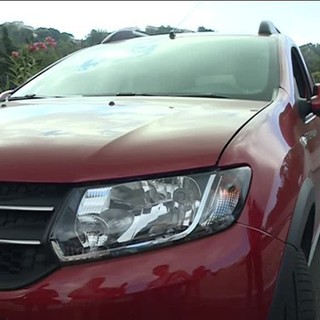 Francia: attenzione, è una Dacia rossa l'auto 'civetta' della Gendarmérie con a bordo un nuovo autovelox?