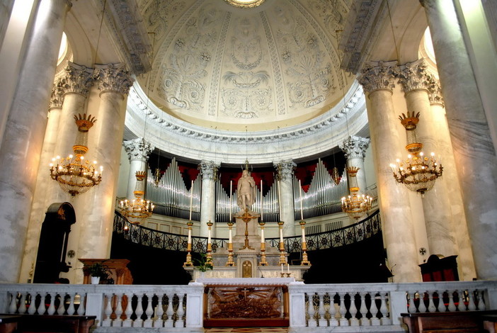 Imperia: domani in Basilica la Messa officiata dal Vescovo per il Santo Patrono della Polizia di Stato Imperia: domani in Basilica la Messa officiata dal Vescovo per il Santo Patrono della Polizia di Stato
