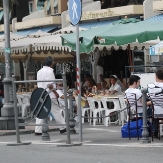 Sanremo: ripristinati i dissuasori vicino ai 'baretti', la mail di un nostro lettore