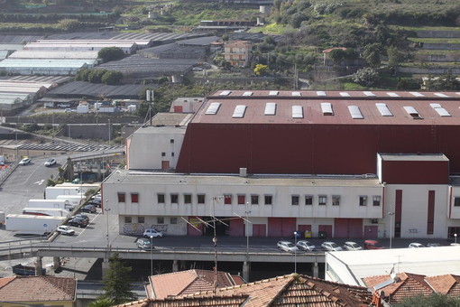 Sanremo: verranno ultimati nel pomeriggio i lavori al tetto del Mercato di Valle Armea, riapertura tra domani e venerdì