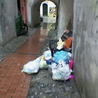 Sanremo: degrado nella Pigna in via Bezzecca, la mail di protesta di una lettrice