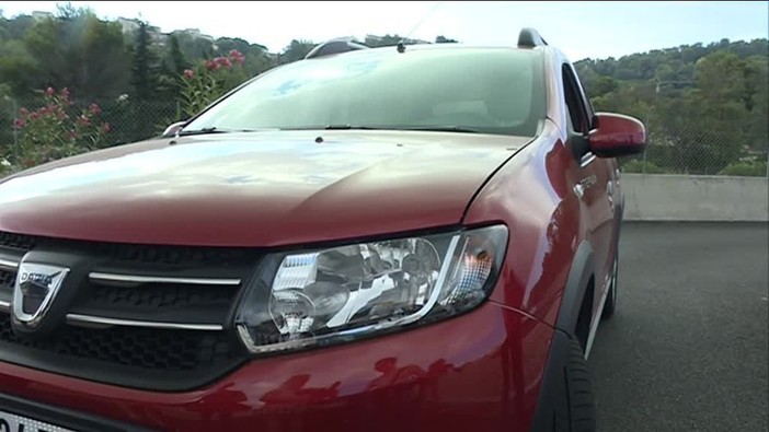 Francia: attenzione, è una Dacia rossa l'auto 'civetta' della Gendarmérie con a bordo un nuovo autovelox?