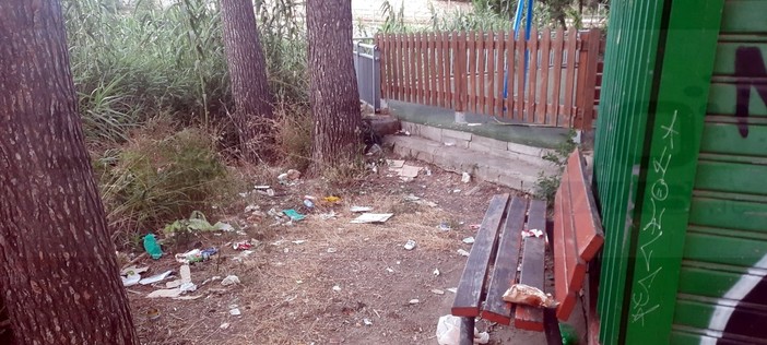 Ventimiglia: giardini di frazione Latte nel degrado, residenti e turisti chiedono un intervento al comune (Foto)