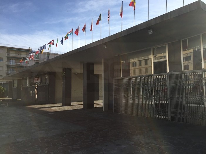 Sanremo: costante degrado sul solettone di piazza Colombo, il Comune pronto alla demolizione Sanremo: costante degrado sul solettone di piazza Colombo, il Comune pronto alla demolizione