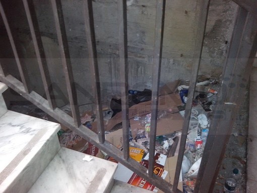 Sanremo: degrado ed incuria nella nuova stazione ferroviaria nella foto di un nostro lettore