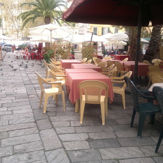 Sanremo: sassaiola in piazza Eroi sotto la chiesa di San Siro, quattro extracomunitari coinvolti