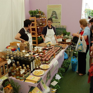 Aromatica rinviata al 2014: lo ha deciso oggi pomeriggio la Conferenza dei Sindaci del golfo dianese Aromatica rinviata al 2014: lo ha deciso oggi pomeriggio la Conferenza dei Sindaci del golfo dianese