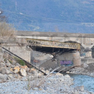 Ventimiglia: iniziata questa mattina la demolizione del ponte sul Bevera, il nuovo entro l'estate del 2016 Ventimiglia: iniziata questa mattina la demolizione del ponte sul Bevera, il nuovo entro l'estate del 2016