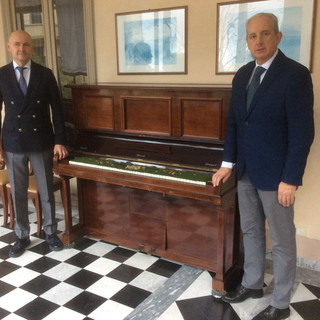 Questa mattina la consegna alla presenza del vicepresidente Dellerba: donato un pianoforte a Villa Nobel dall’imprenditore culturale Igor Danilov Questa mattina la consegna alla presenza del vicepresidente Dellerba: donato un pianoforte a Villa Nobel dall’imprenditore culturale Igor Danilov