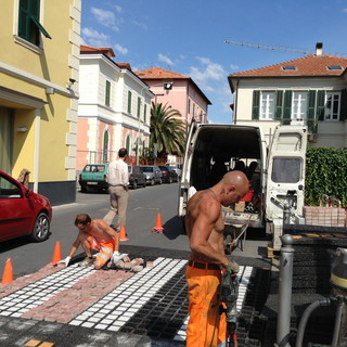 Piattaforme per attraversamenti pedonali, via ai lavori: Za Garibaldi "Individuate altre zone dove intervenire" Piattaforme per attraversamenti pedonali, via ai lavori: Za Garibaldi "Individuate altre zone dove intervenire"