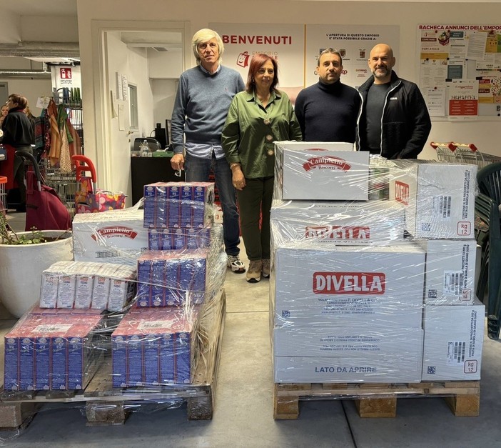 Confesercenti Sanremo rinnova il suo impegno solidale: donazione di generi alimentari in memoria di Dario Bruno Confesercenti Sanremo rinnova il suo impegno solidale: donazione di generi alimentari in memoria di Dario Bruno