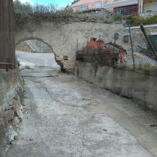 Santo Stefano al Mare: degrado e sporcizia in via Cave, residente minaccia di non pagare più le tasse Santo Stefano al Mare: degrado e sporcizia in via Cave, residente minaccia di non pagare più le tasse