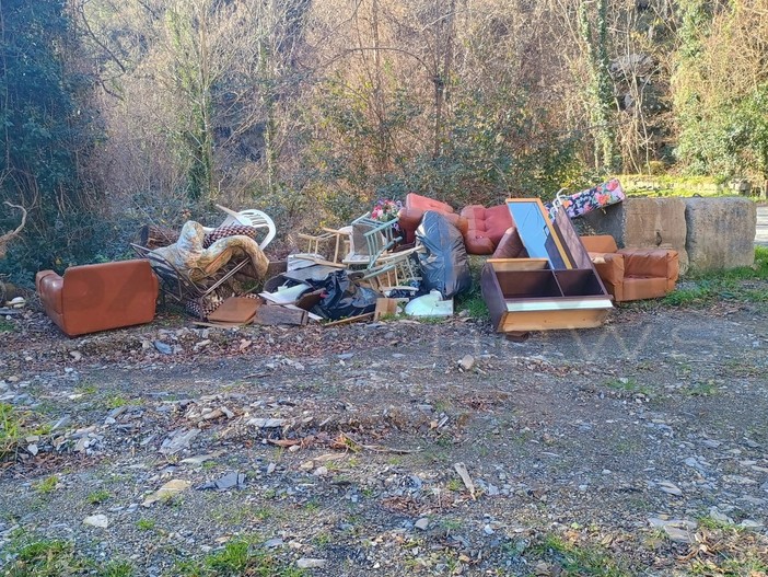 Montalto Carpasio: discarica abusiva dei giorni scorsi, l'Amministrazione "Non verranno più tollerate situazioni del genere" Montalto Carpasio: discarica abusiva dei giorni scorsi, l'Amministrazione "Non verranno più tollerate situazioni del genere"