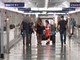 Sanremo: lancia bottiglie contro i passanti e si denuda, mattinata di follia in corso Garibaldi e alla stazione (Foto)