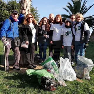Sanremo: domenica 26 I Deplasticati torneranno in azione per la pulizia all'esterno dell'ospedale