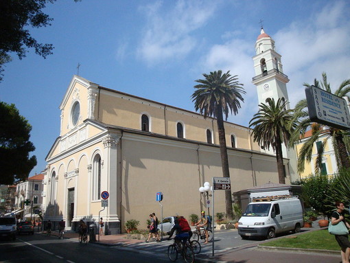 Diano Marina piange lo storico insegnante e gallerista Lorenzo Civiero Diano Marina piange lo storico insegnante e gallerista Lorenzo Civiero