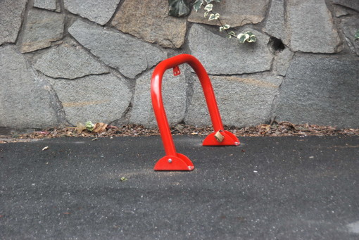 Sanremo: dissuasori in via De Amicis, un lettore "Si tratta di un incredibile abuso!"