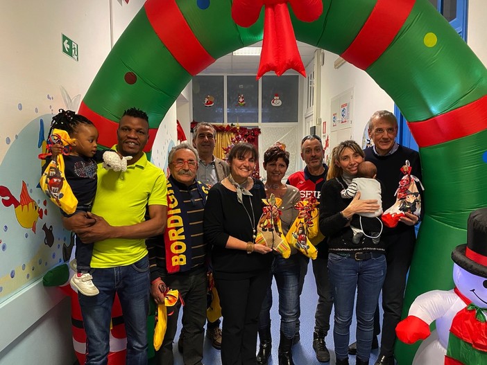 La donazione nel reparto di Pediatria all'ospedale di Sanremo