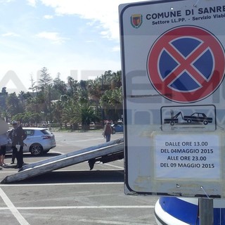 Sanremo: scatta il divieto di sosta in piazzale Dapporto ma, nonostante in molti cartelli pochi se ne accorgono