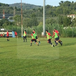 Calcio, Promozione. Dianese&amp;Golfo-Via dell'Acciaio 0-0: i giallorossoblu non riescono a superare il muro genovese
