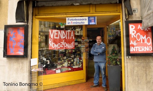 Sanremo: a fine anno chiuderà lo storico negozio di fotografia 'Dark Room' di via Fiume