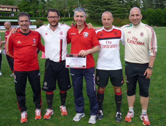 Il Direttore Tecnico della DianeseLionello Fagioli premiato a Milanello: il tecnico nel lotto dei migliori allenatori. Il Direttore Tecnico della DianeseLionello Fagioli premiato a Milanello: il tecnico nel lotto dei migliori allenatori.