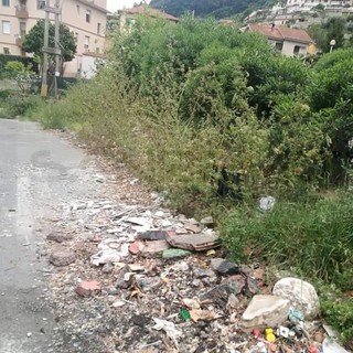 Ventimiglia: degrado alle Gallardi, discariche abusive, impianti distrutti e c'è anche chi si installa cancelli nelle scale condominiali Ventimiglia: degrado alle Gallardi, discariche abusive, impianti distrutti e c'è anche chi si installa cancelli nelle scale condominiali