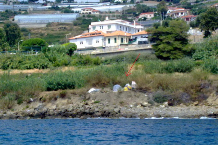 Sanremo: lettore ci invia una foto segnalando degrado in zona La Vesca