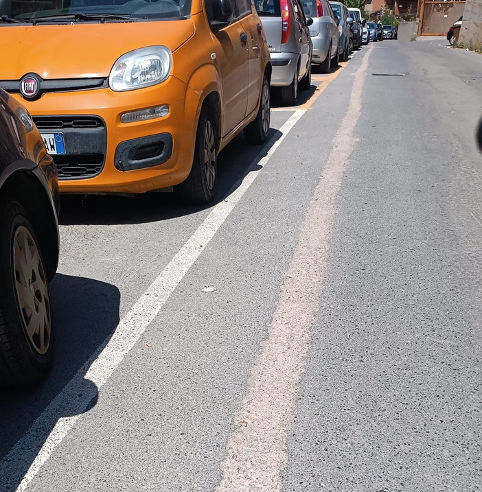 Ventimiglia: visita del PD alla frazione di Roverino "Sporcizia, degrado e poca sicurezza per i residenti" (Foto) Ventimiglia: visita del PD alla frazione di Roverino "Sporcizia, degrado e poca sicurezza per i residenti" (Foto)