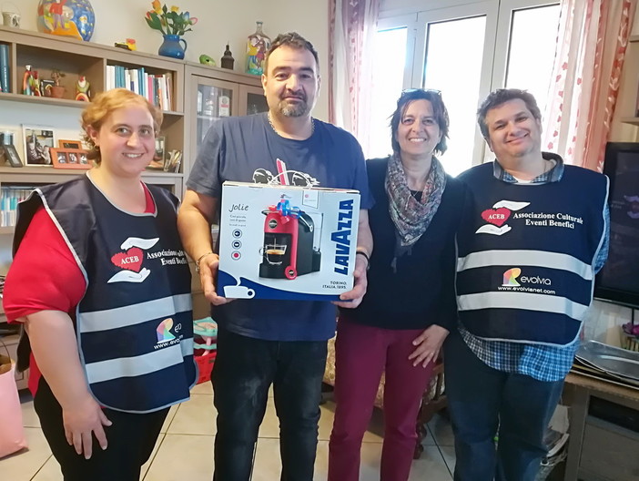 Camporosso: donazione dell'associazione 'Eventi benefici' al 'Cortile Onlus' Camporosso: donazione dell'associazione 'Eventi benefici' al 'Cortile Onlus'