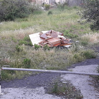 Sanremo: il nostro lettore Carlo ringrazia Amaie Energia per la pulizia di una discarica abusiva