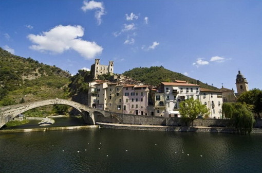 Il panorama di Dolceacqua nella foto di Christian Piccinini