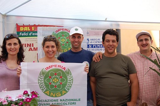 San Lorenzo al Mare: nuovi amici dell'Anga Imperia al mercatino di prodotti tipici San Lorenzo al Mare: nuovi amici dell'Anga Imperia al mercatino di prodotti tipici