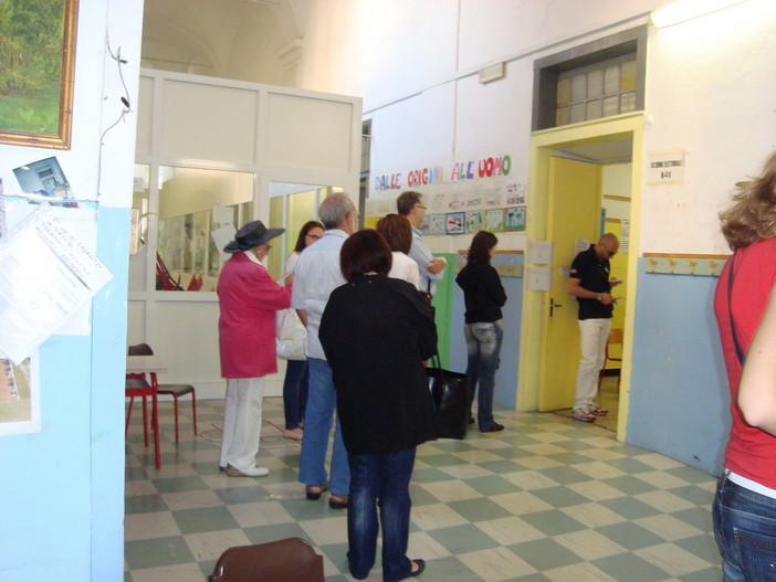 Imperia: Referendum, affluenza record in Piazza Ulisse Calvi