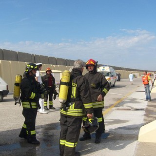 Marina degli Aregai: esercitazione antincendio congiunta tra Guardia Costiera e Vigili del Fuoco