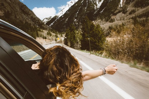 Estate sostenibile, alla scoperta dei paesaggi green: i vantaggi di viaggiare in auto Estate sostenibile, alla scoperta dei paesaggi green: i vantaggi di viaggiare in auto